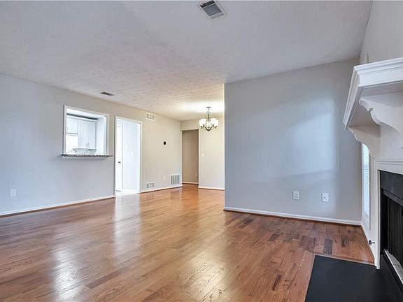 5th image of 3903 Woodridge Way #3903