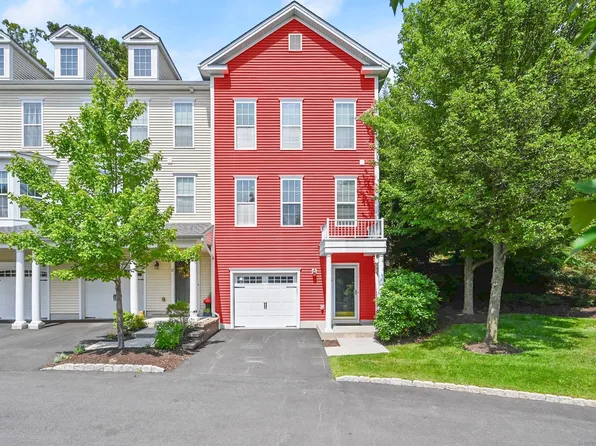 15 Brinscall Court #15, Danbury, CT 06810