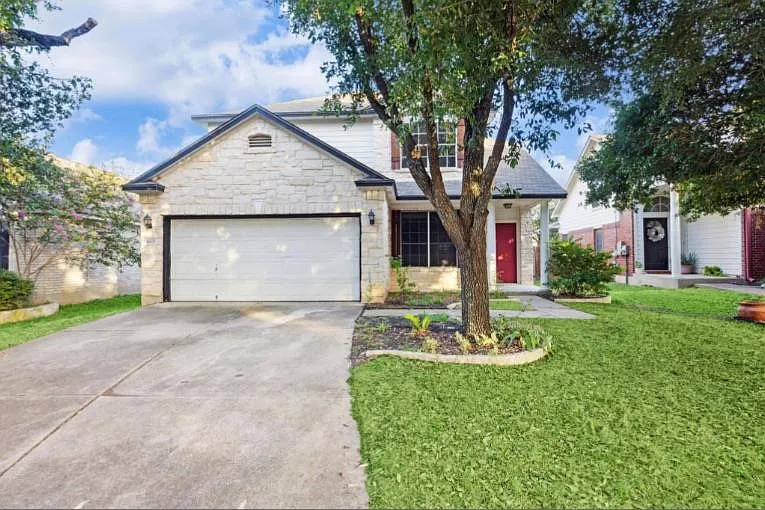 3 bed, 2.5 bath, 1960 sqft, $2,200 — Photo 1