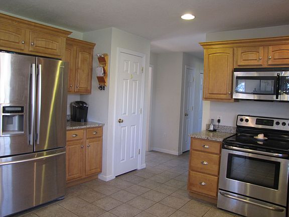 SS Appliances & Granite