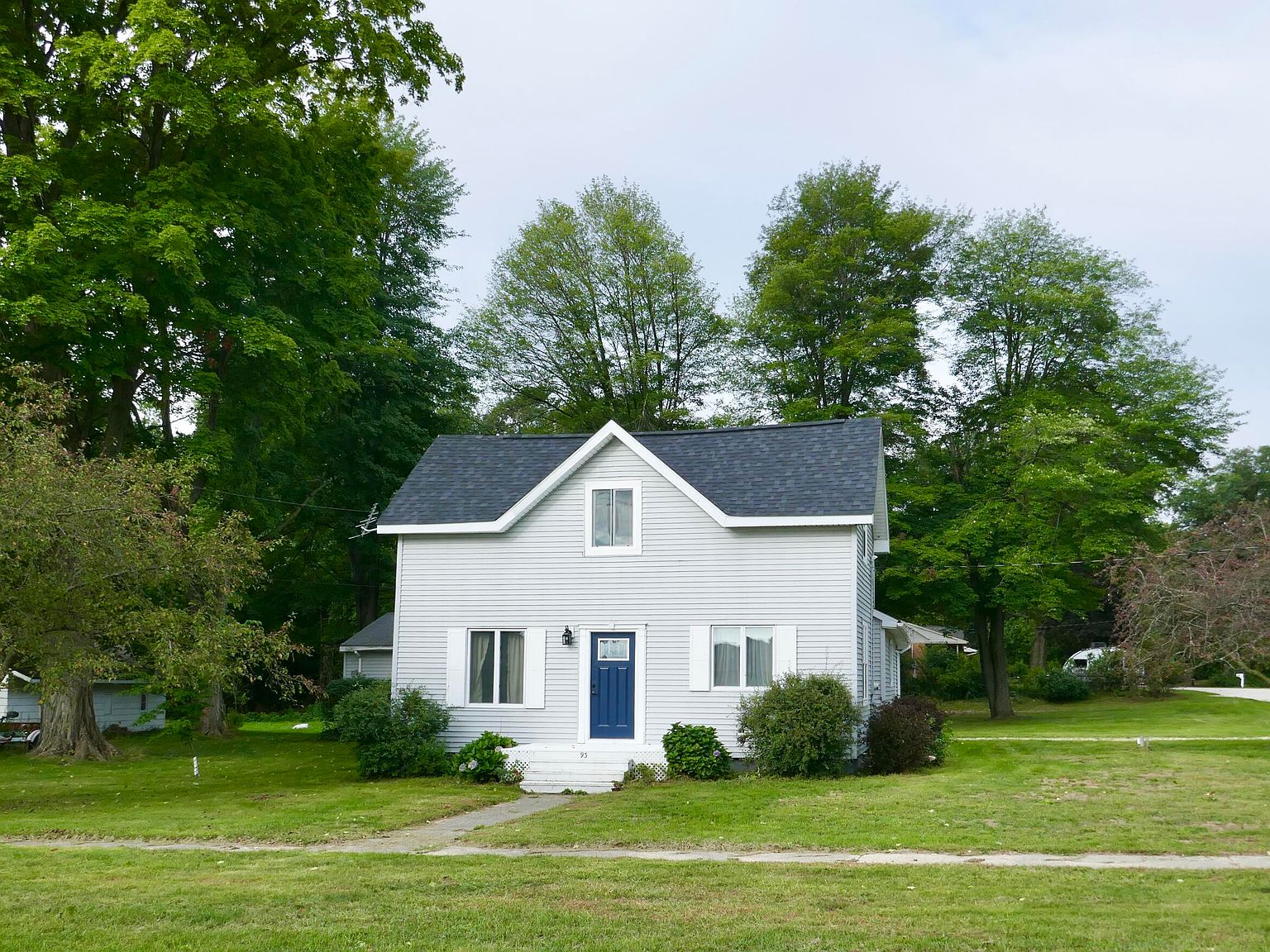 93 S 6th Ave, Fruitport, MI 49415 Zillow