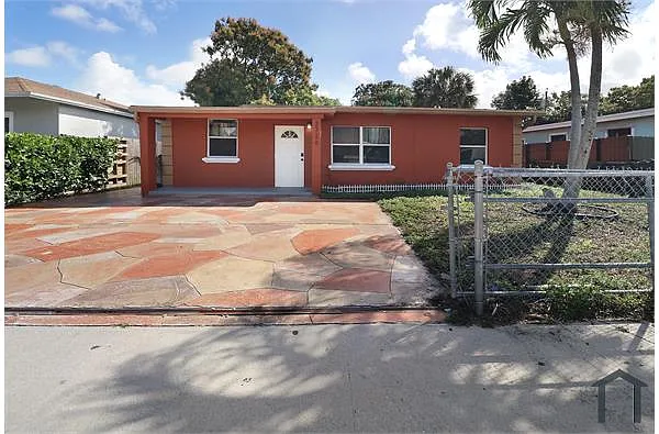 Building Photo - 2726 NW 5th St