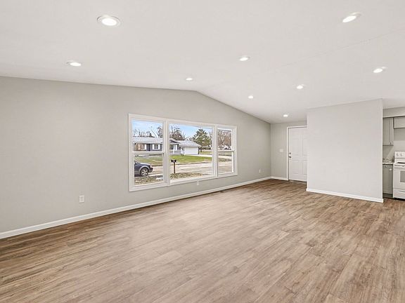 4th image of 6020 Lincoln Blvd