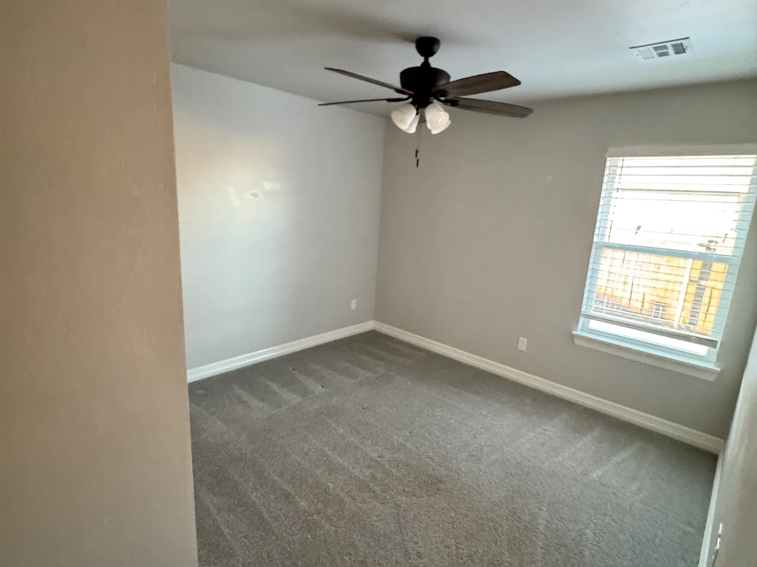 4 bed, 1739 sqft, $2,200 — Photo 4