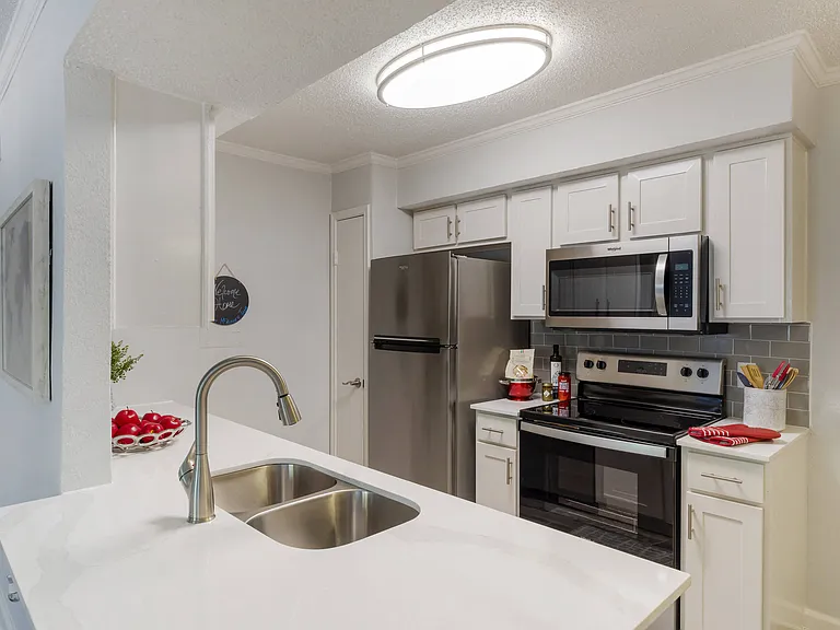 Brixton McKinney Apartments — Photo 5