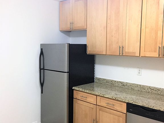 3rd image of 811 Walton Ave APT A20