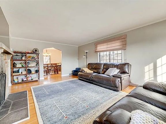 5th image of 634 Bower Hill Rd