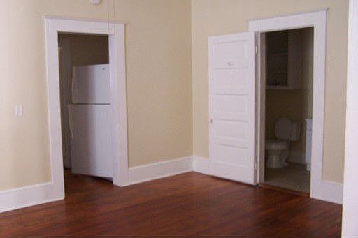 4th image of 518 E Lemon Ave APT A