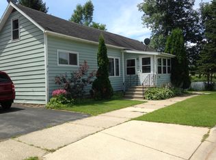 102 Center St, Oconto, WI 54153
