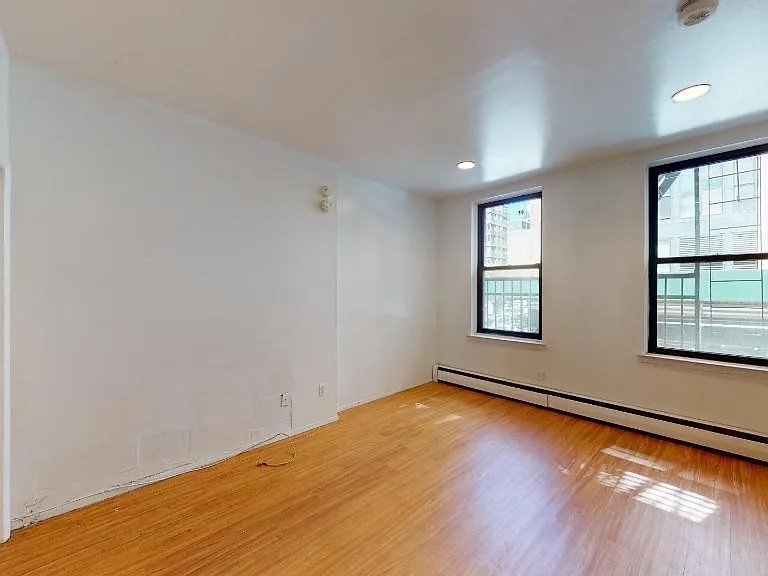 170 W 25th St #2B — Photo 4