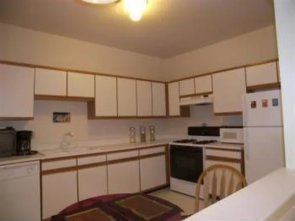 41872 Cantebury Dr #1, Novi, MI 48377