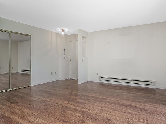 4th image of 2938 Trafalgar St #60