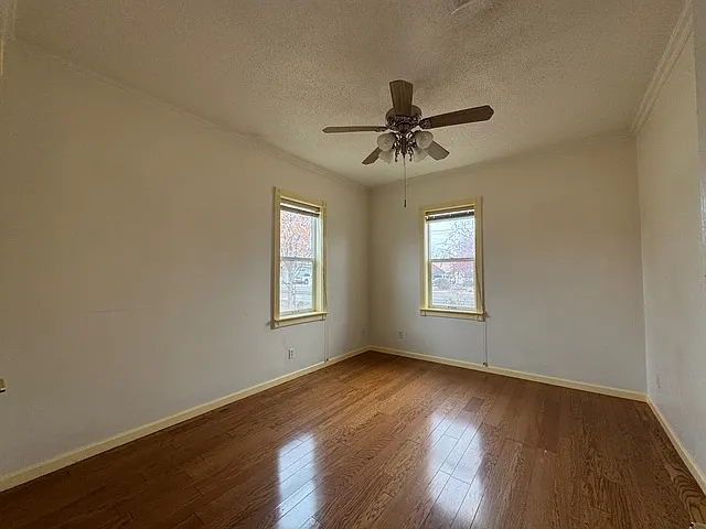 129 S Maple St — Photo 17