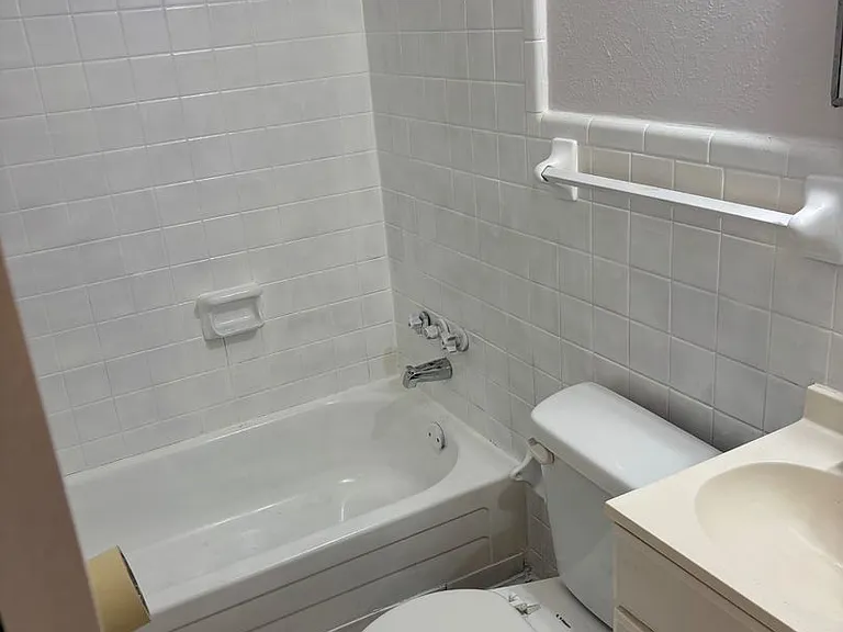 Pleasun Apartments at Pleasant — Photo 9