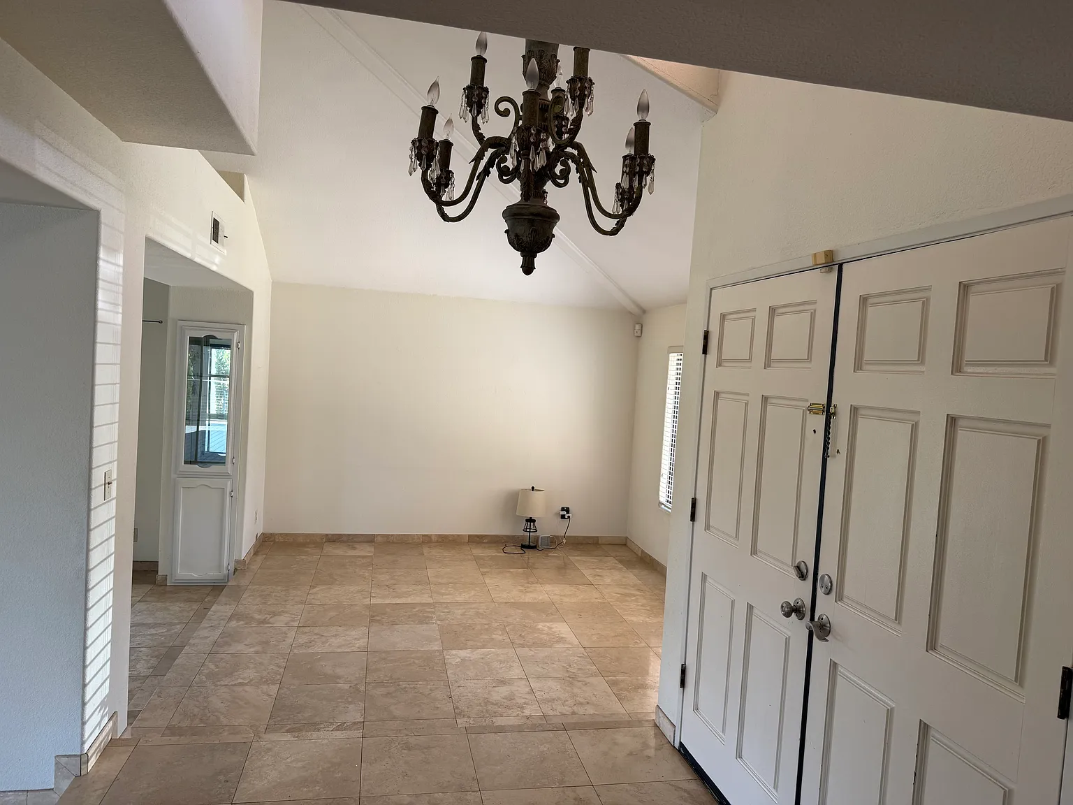3 bed, 2.5 bath, 2225 sqft, $5,175 — Photo 2
