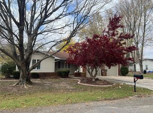 1202 Jane Dr, Gillespie, IL 62033
