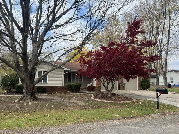 1202 Jane Dr, Gillespie, IL 62033