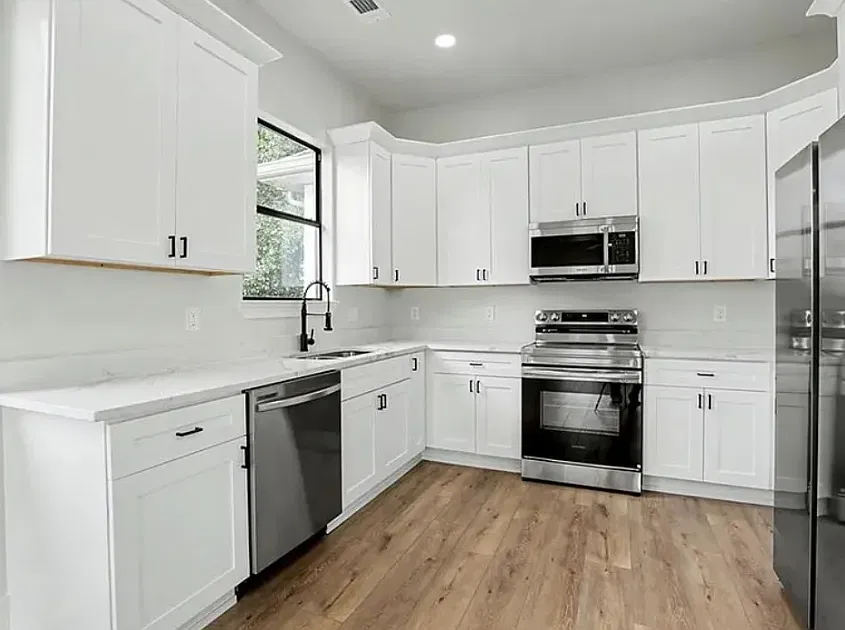 2 bed, 900 sqft, $1,800 — Photo 2