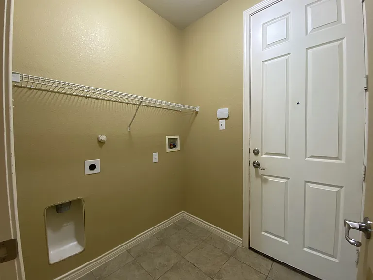 12273 Angelo Dr — Photo 11
