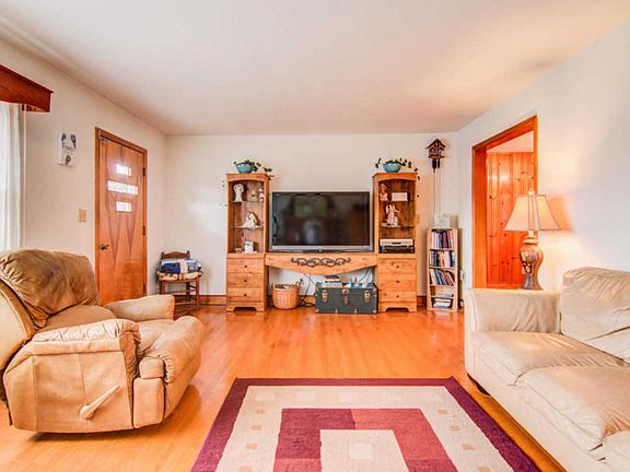 5th image of 1014 Woodhaven Dr