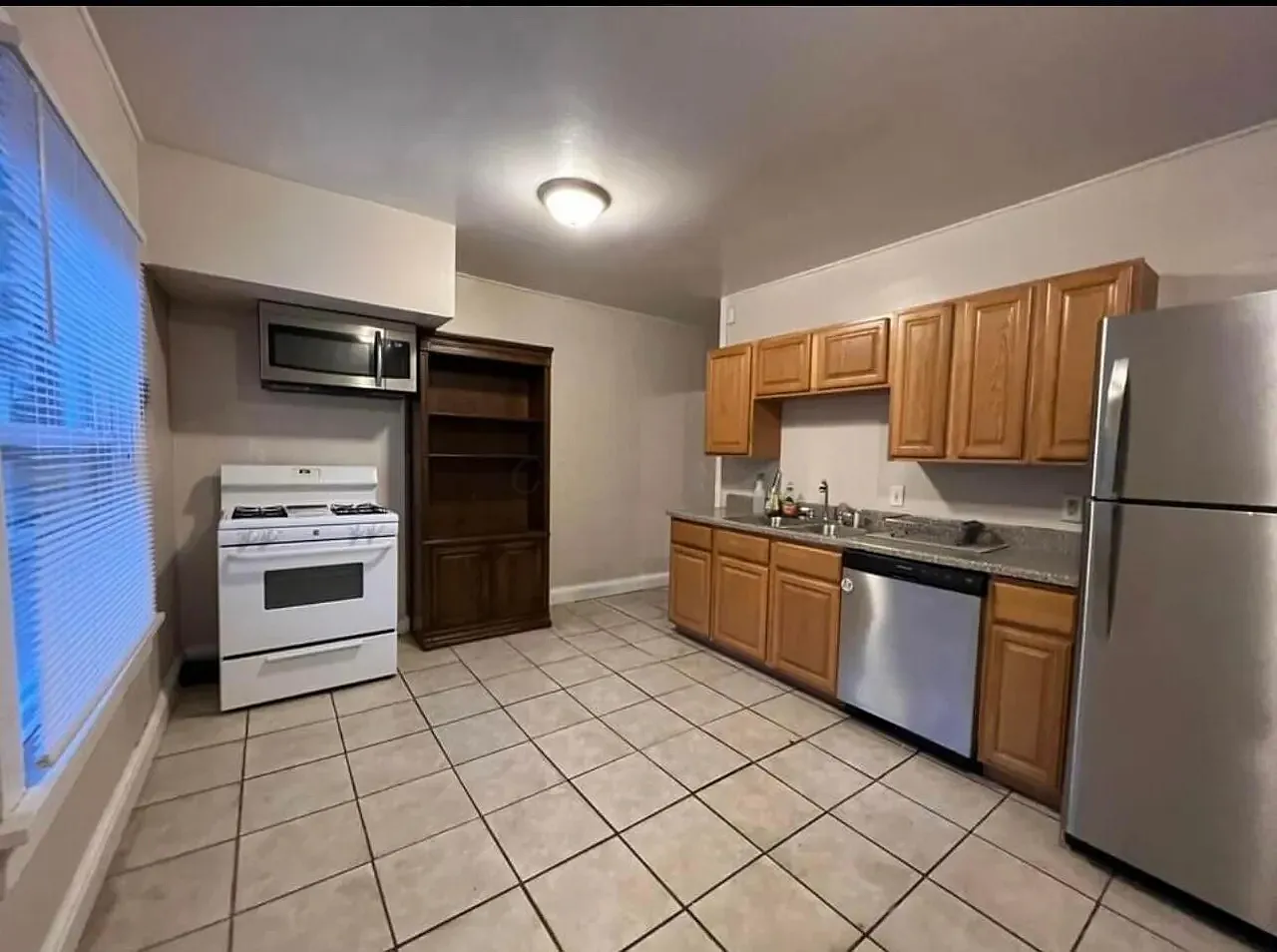 3 bed, 1230 sqft, $1,600 — Photo 4