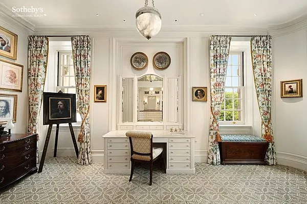 Sold by Sotheby's International Realty | media 23
