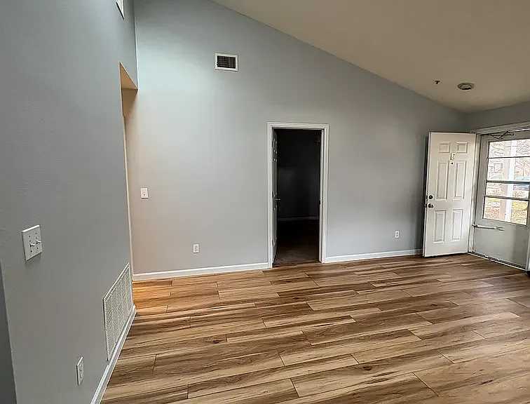 4420 Laguna Pl #E — Photo 5