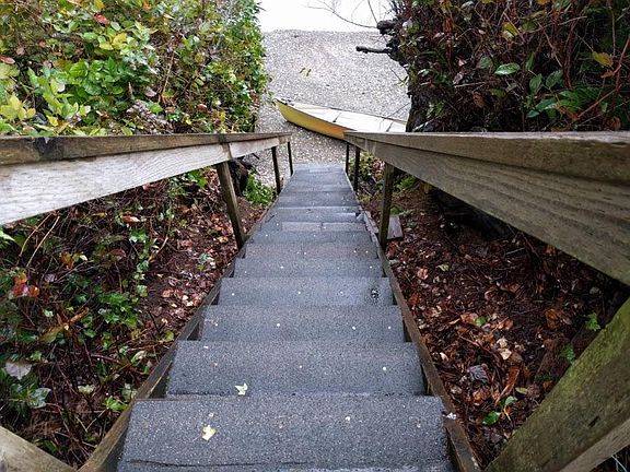 4th image of 2523 W Marine Dr
