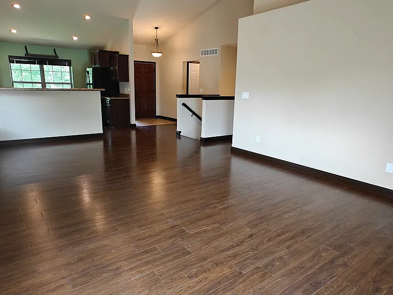 242 S Stewart St — Photo 4