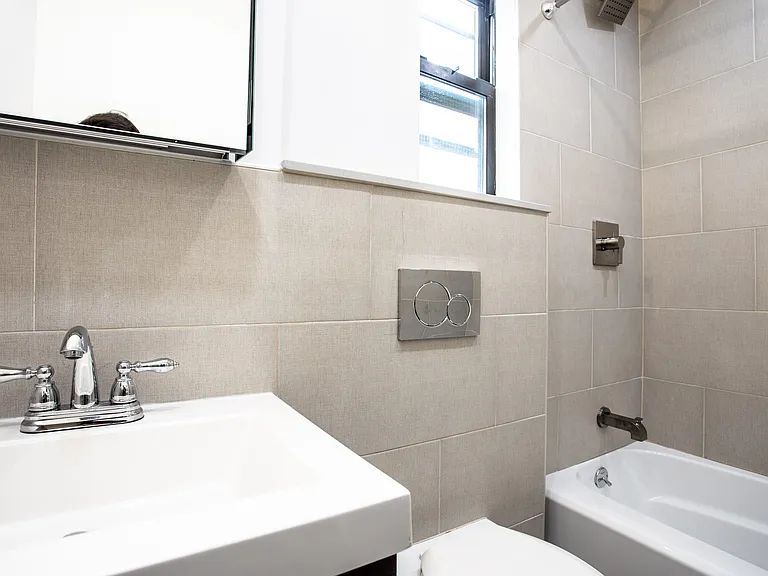 67 Diamond St #2R — Photo 18