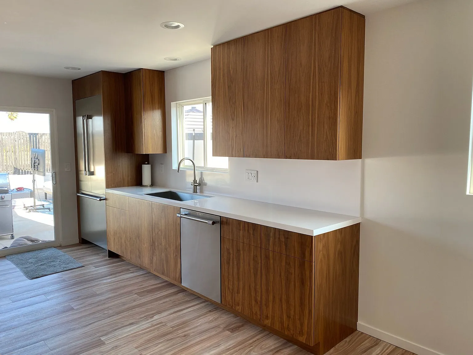 3 bed, 2.0 bath, 1100 sqft, $5,300 — Photo 3