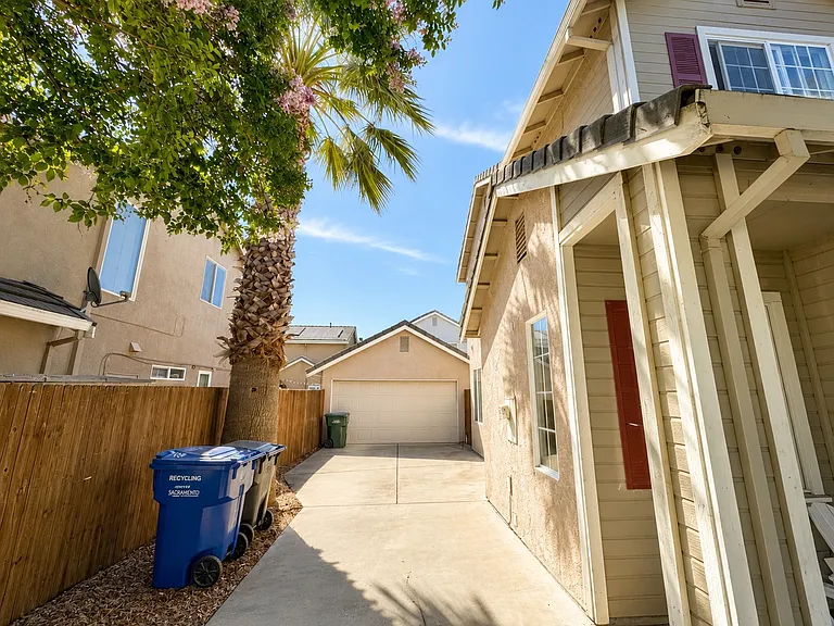 7406 Woodville Ln — Photo 24
