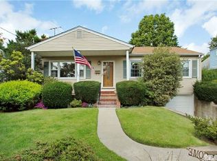 49 South Dr, Manhasset, NY 11030