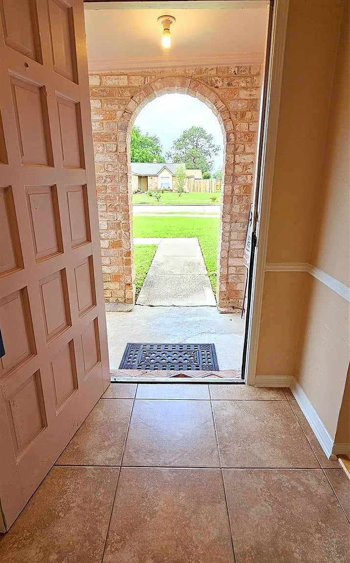 4 bed, 2.0 bath, 1670 sqft, $1,925 — Photo 4