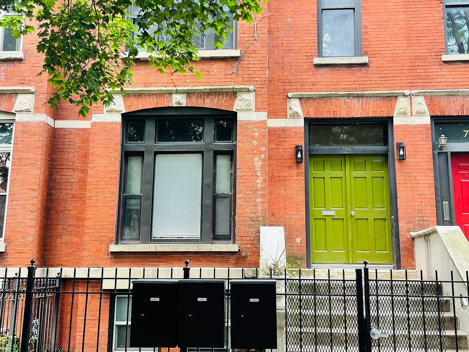 2 bed, 1100 sqft, $2,200 — Photo 1