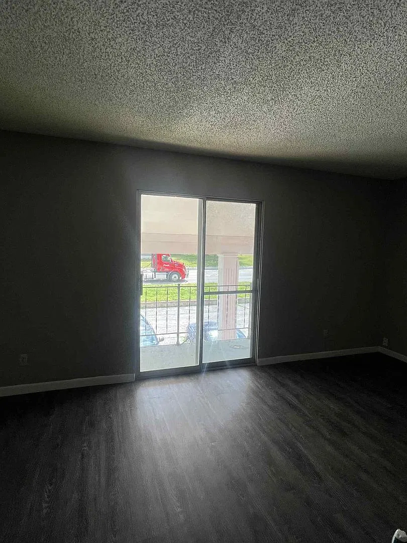 River Street Apartments — Photo 3