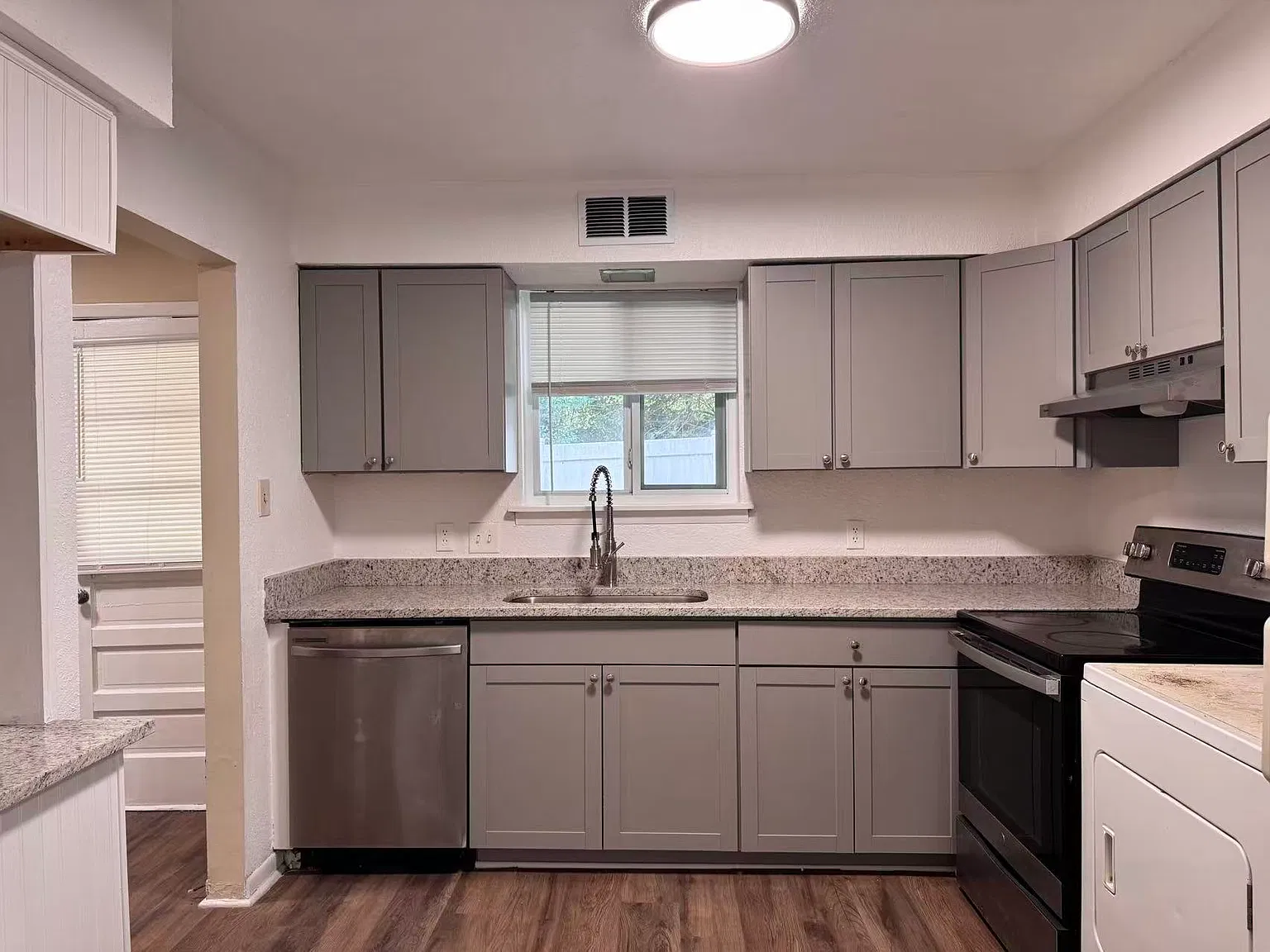 2 bed, 2.5 bath, 1288 sqft, $1,400 — Photo 4