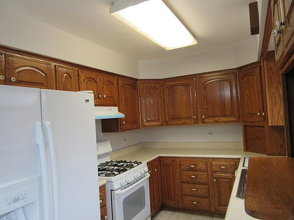 5th image of 3022 N Huntington Dr