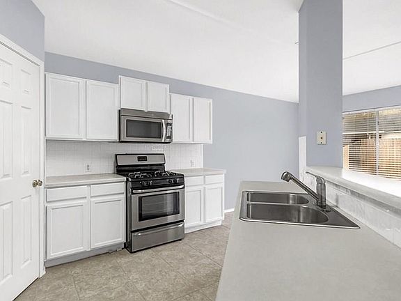 3rd image of 1007 Mohican St