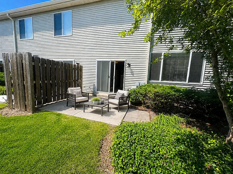 647 W Jonathan Dr — Photo 7