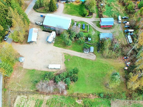 3rd image of 1822 Cemetery Rd