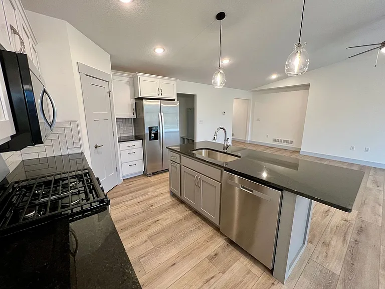 4646 Pierce Dr — Photo 8