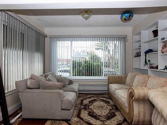 4th image of 185-02 Hilburn Ave