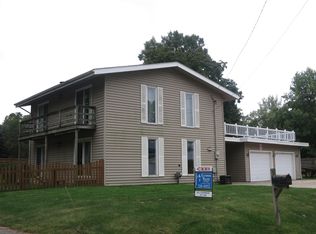 1210 Lakeview Dr, Portage, MI 49002