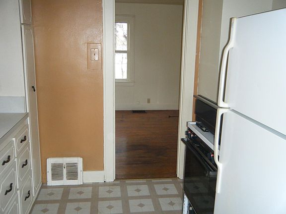 4th image of 8780 Wicker Ave