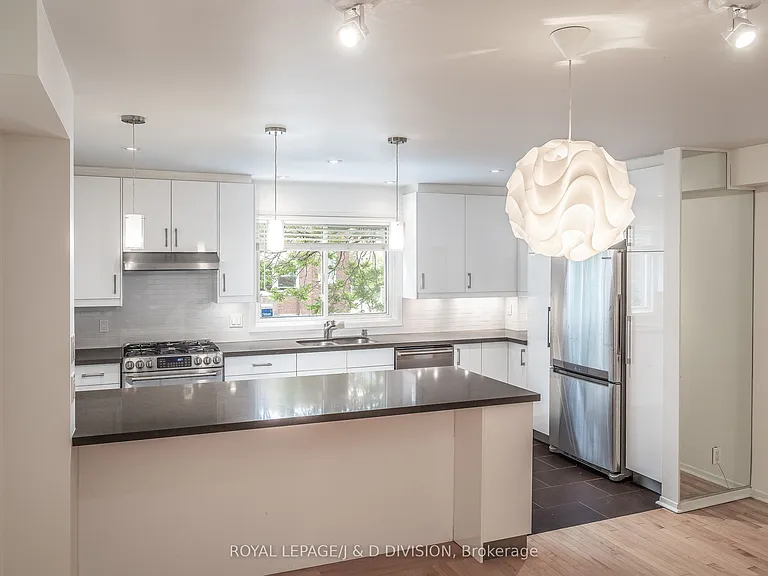 640 Adelaide St W — Photo 11