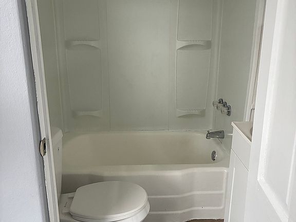 2nd image of 306 Wyoming Ave #D
