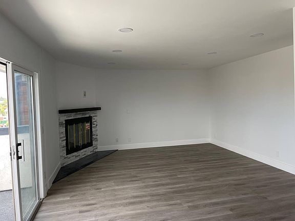 5th image of 282 Redondo Ave Unit 403