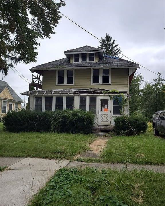 1st image of 100 Pinegrove Ave