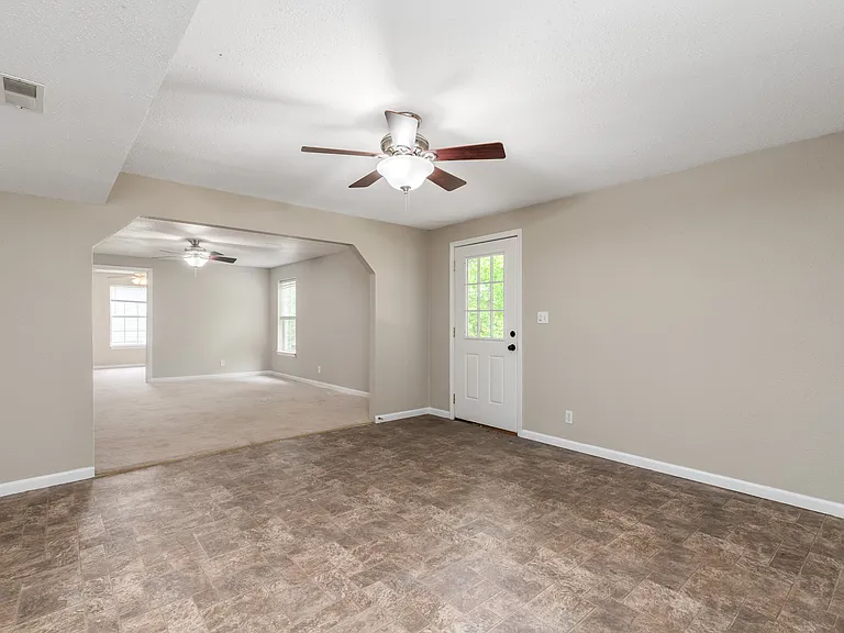 131 Sawmill Ln — Photo 9